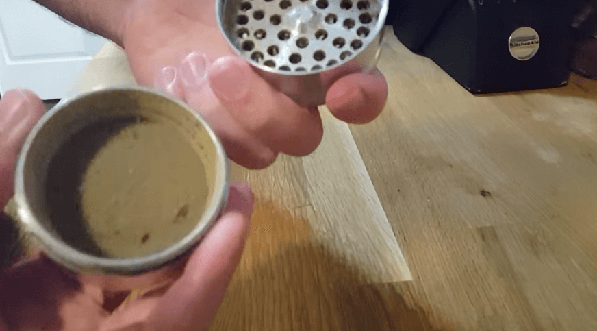 The dangers of not cleaning the weed grinder for a long time