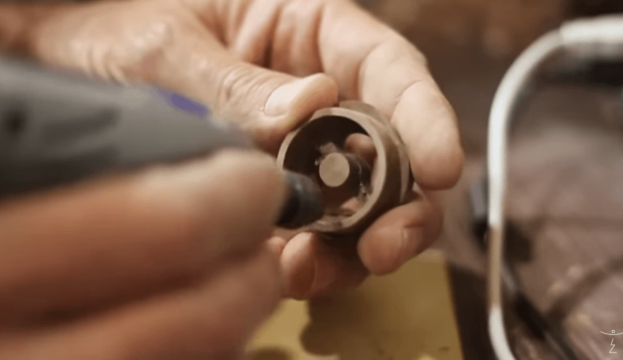 Make the main part of the smoke grinder